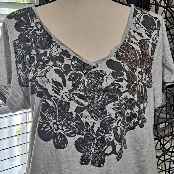 Style & Co Size Large Gray Vneck Swing Top with Floral Sequin Embellishment - Picture 2 of 10